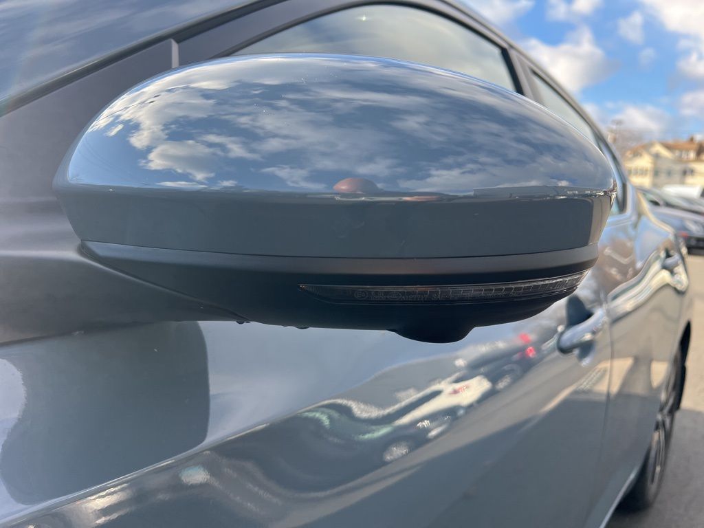 2025 Nissan Sentra SV photo 4