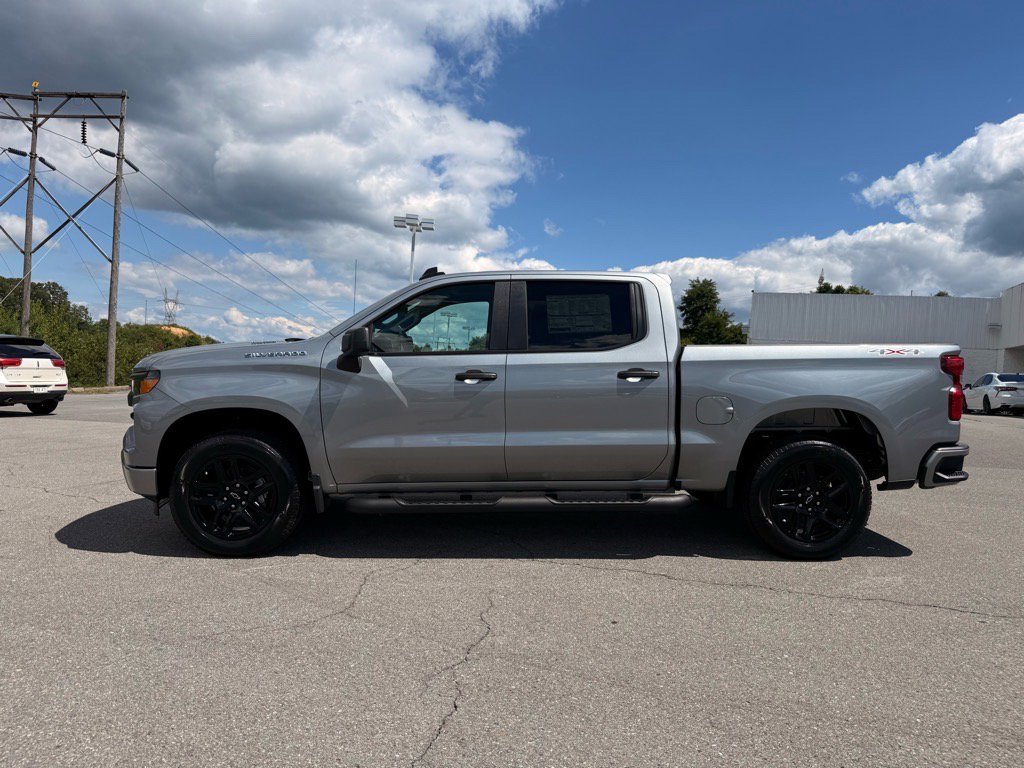 2026 Chevrolet Silverado 1500 Custom photo 2