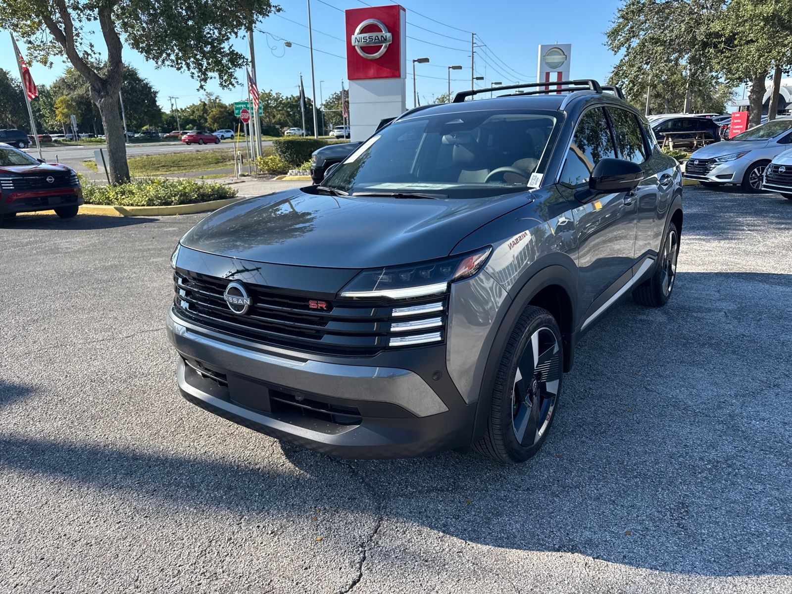 2026 Nissan Kicks SR photo 2