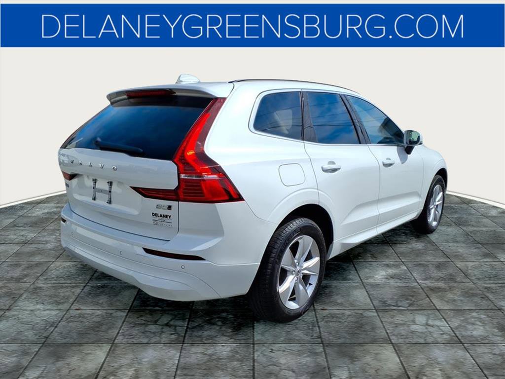 2022 Volvo XC60 B5 Momentum photo 3