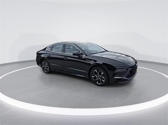 2025 Hyundai Sonata SEL photo 3