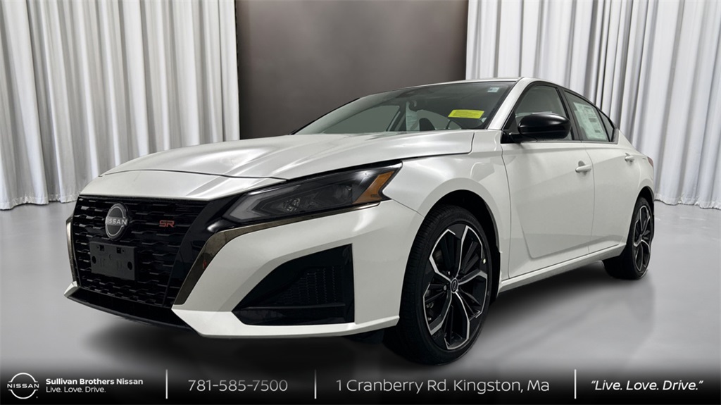 Used 2023 White Nissan 2.5 SR image 1