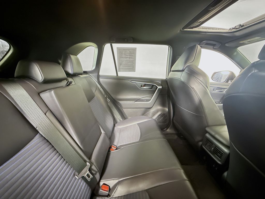 2020 Toyota RAV4 Hybrid XSE photo 24