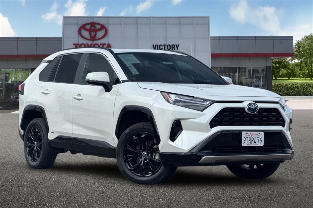 2022 Toyota RAV4 Hybrid SE photo 2