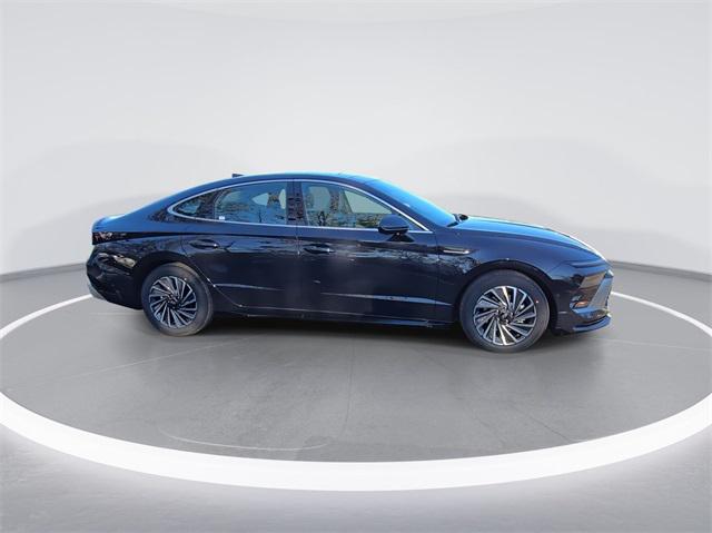 2025 Hyundai Sonata Hybrid Limited photo 3