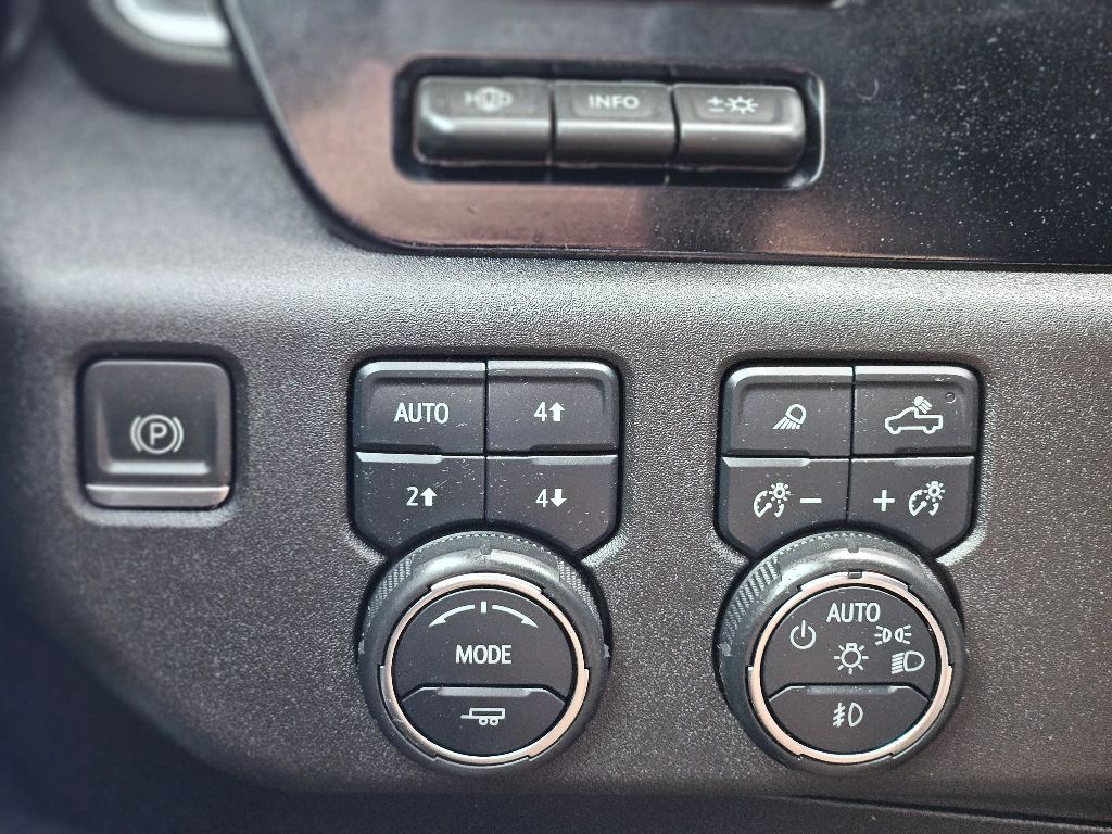 2024 Chevrolet Silverado 1500 High Country photo 19