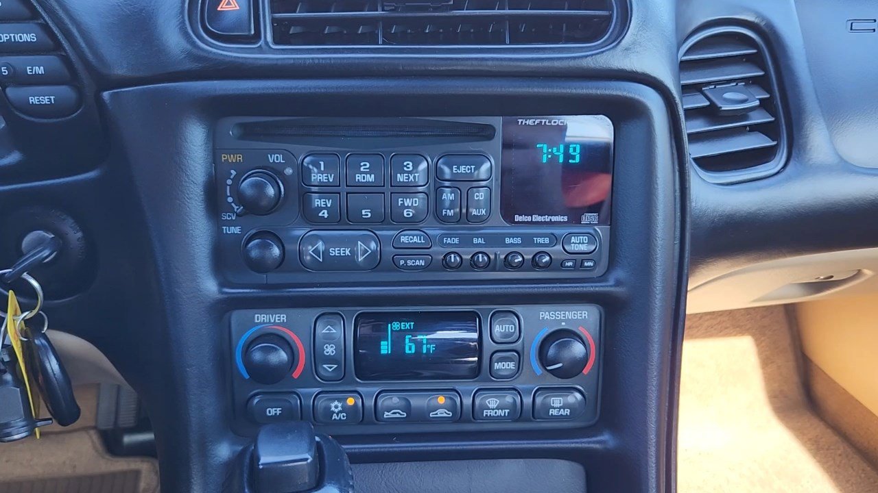 2004 Chevrolet Corvette Base photo 8
