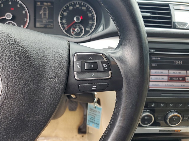 2012 Volkswagen Passat SE photo 13