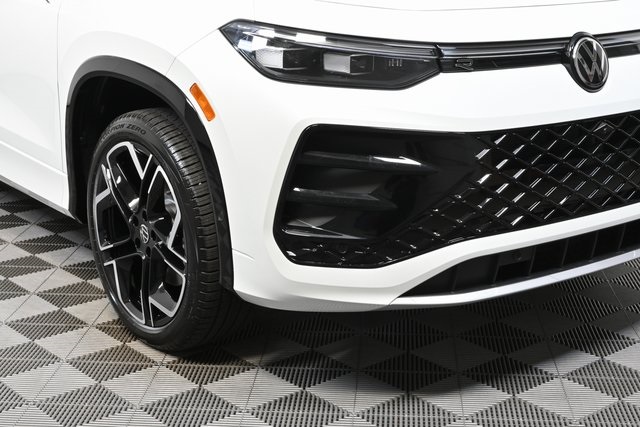 2025 Volkswagen Tiguan SEL R-Line Black photo 32