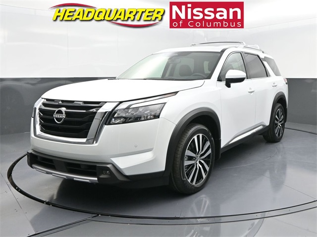 2025 Nissan Pathfinder Platinum's photo