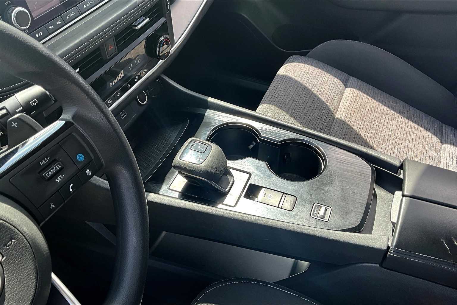 2023 Nissan Rogue SV photo 14