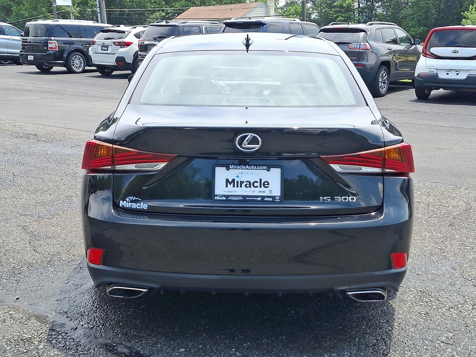 2018 Lexus IS 300 photo 5