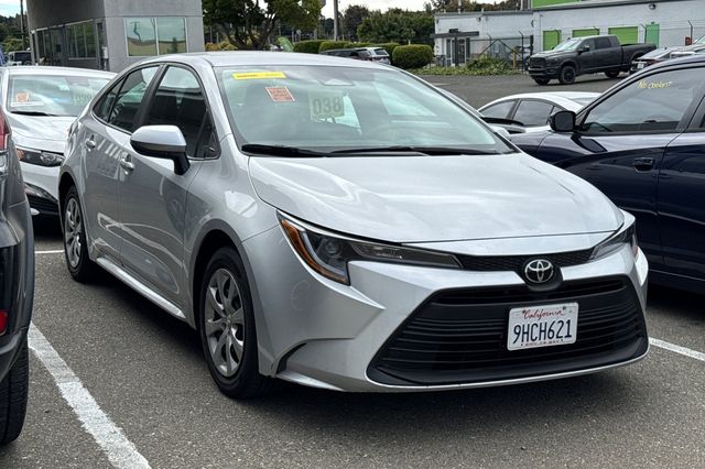 Used 2023 Toyota Corolla LE with VIN 5YFB4MDE4PP036929 for sale in Northfield, Minnesota