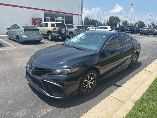 2024 Toyota Camry SE photo 10