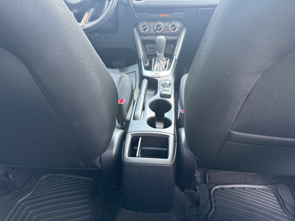 2020 Toyota Yaris LE photo 24
