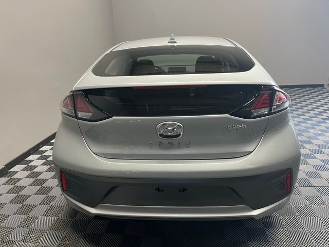 2022 Hyundai Ioniq Plug-In Hybrid SEL photo 3
