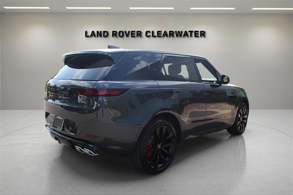 2025 Land Rover Range Rover Sport SE photo 3