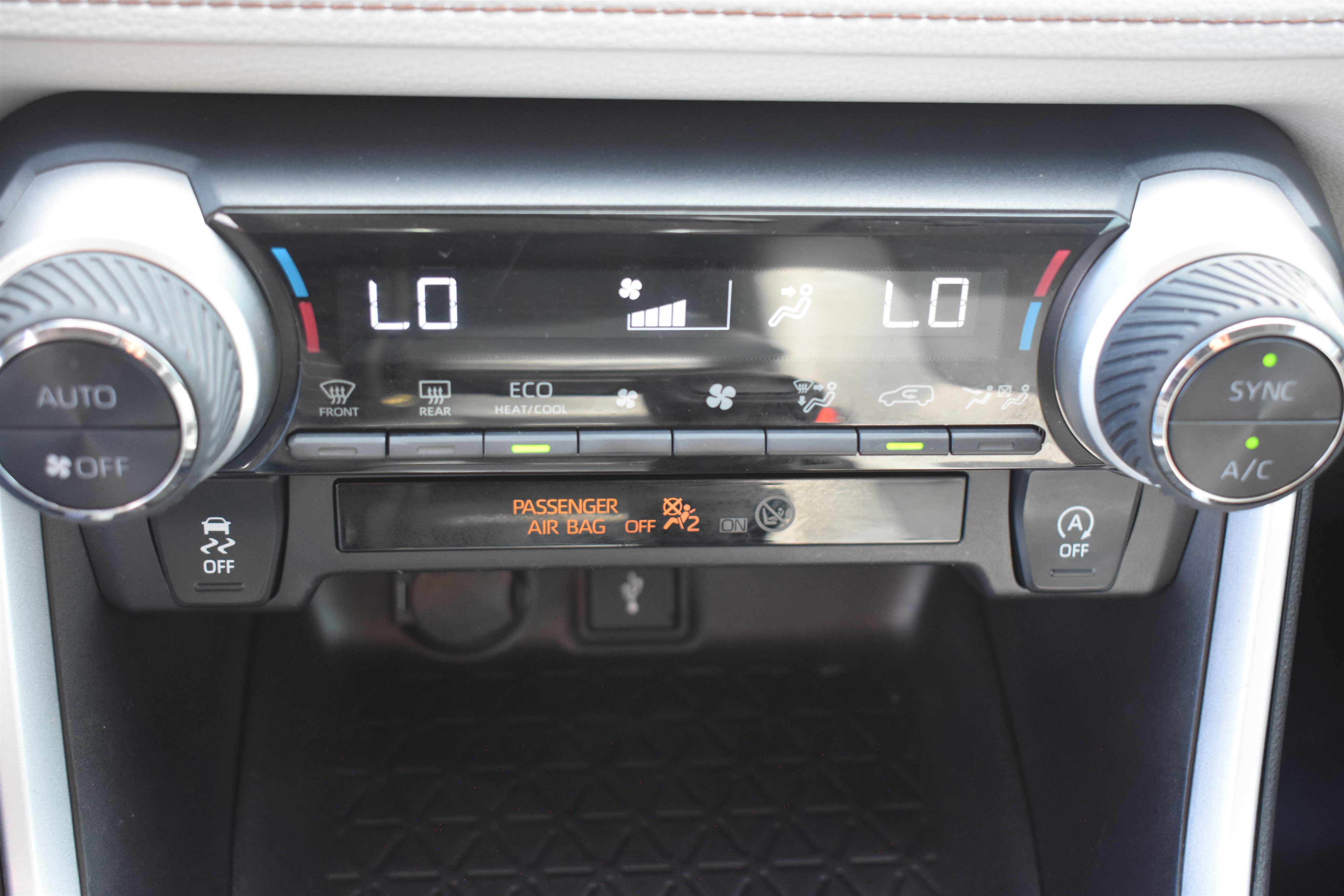 2021 Toyota RAV4 XLE photo 16