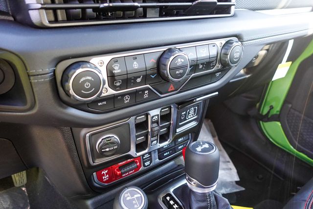 2025 Jeep Wrangler Rubicon photo 19