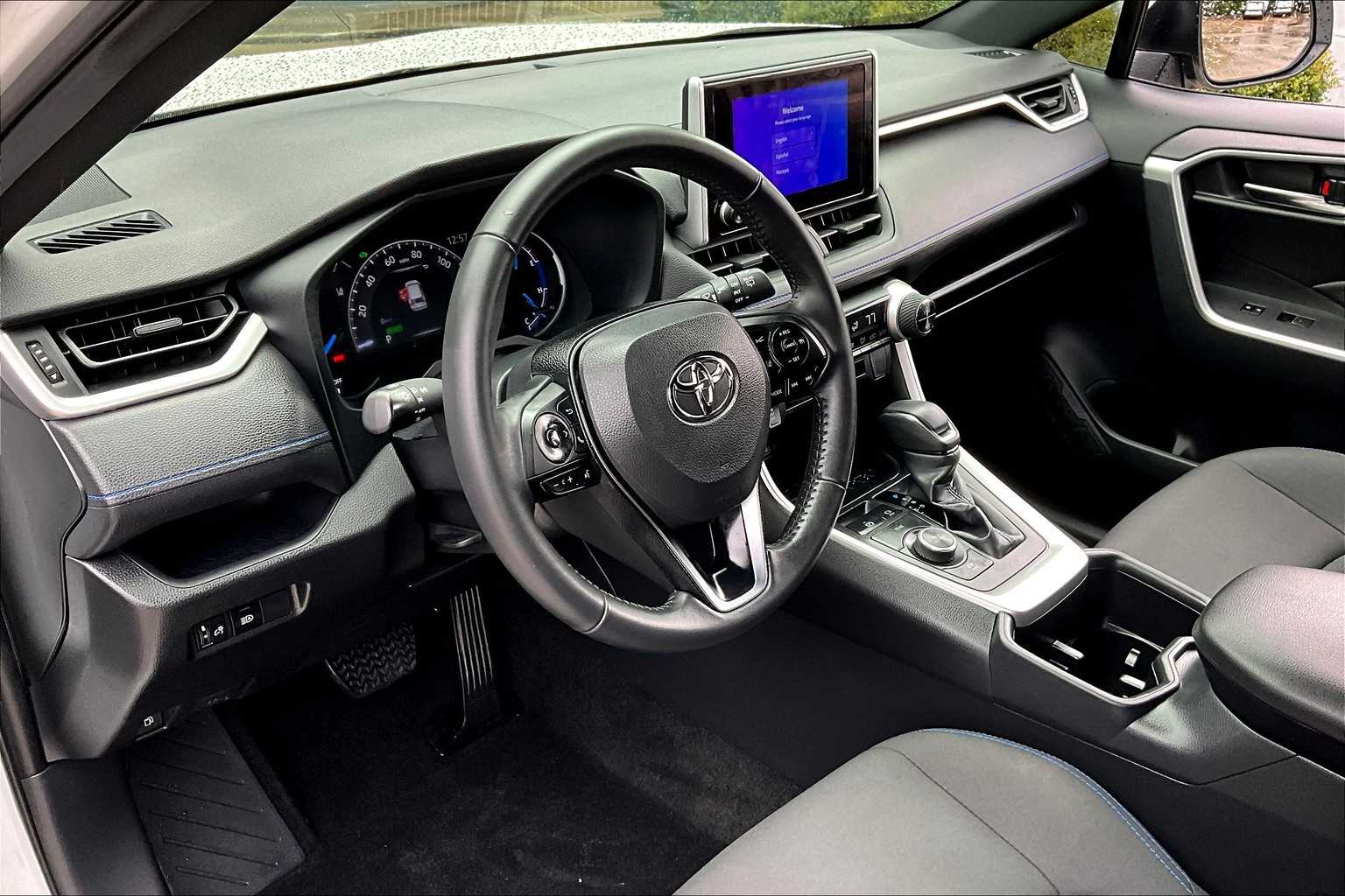 2024 Toyota RAV4 Hybrid SE photo 16