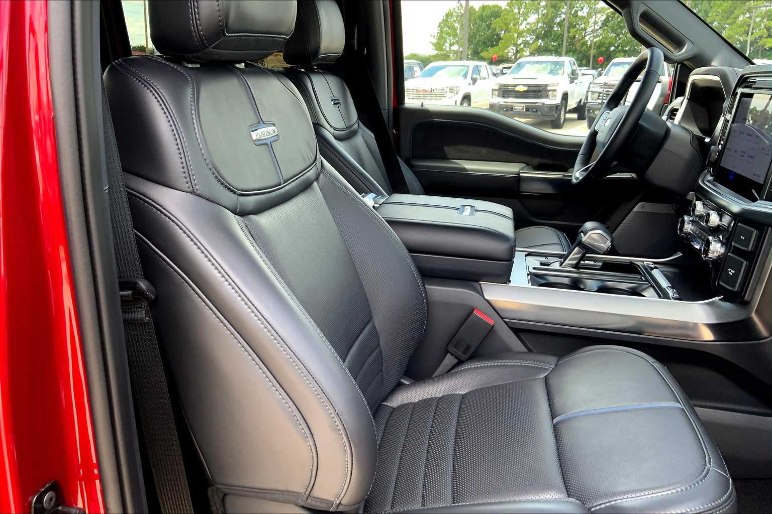 2025 Ford F-150 Platinum photo 8