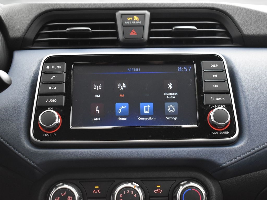 2025 Nissan Versa 1.6 SV photo 9