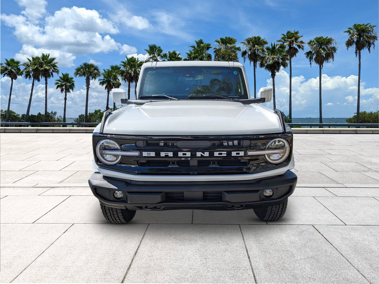 2025 Ford Bronco Outer Banks photo 3