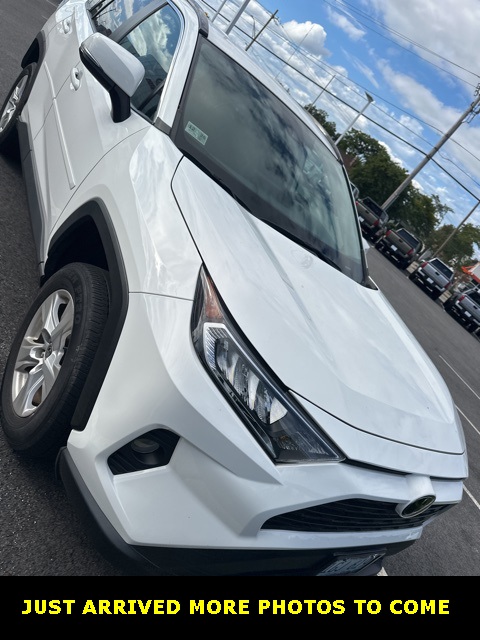 2021 Toyota RAV4 XLE photo 2