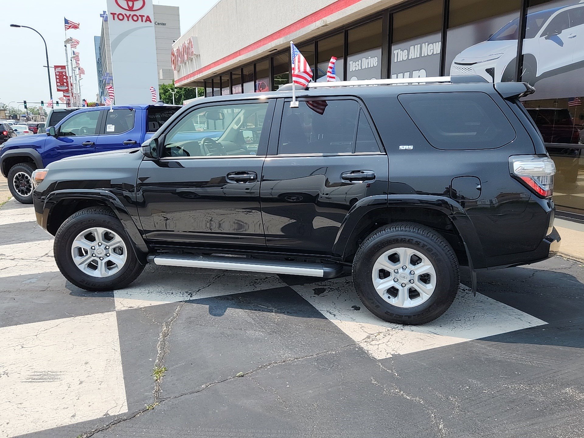 2024 Toyota 4Runner SR5 photo 4