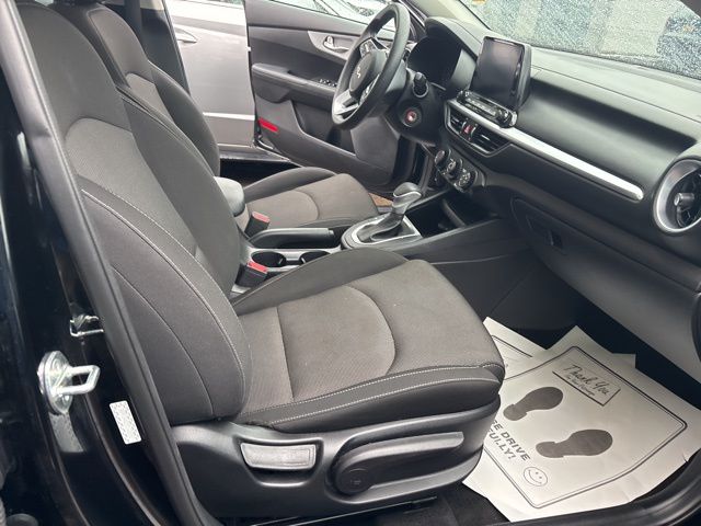 2023 Kia Forte LXS photo 7