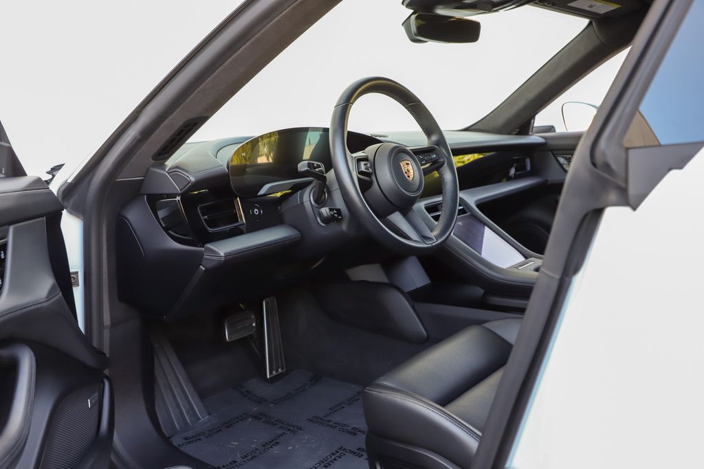 2020 Porsche Taycan Turbo photo 27
