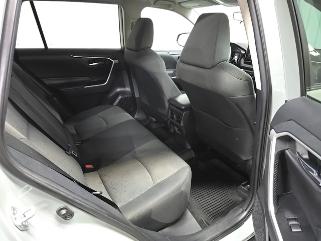 2021 Toyota RAV4 XLE photo 38