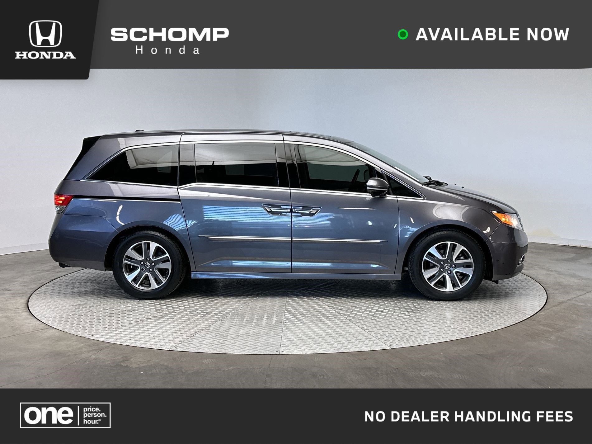 2015 Honda Odyssey Touring's photo