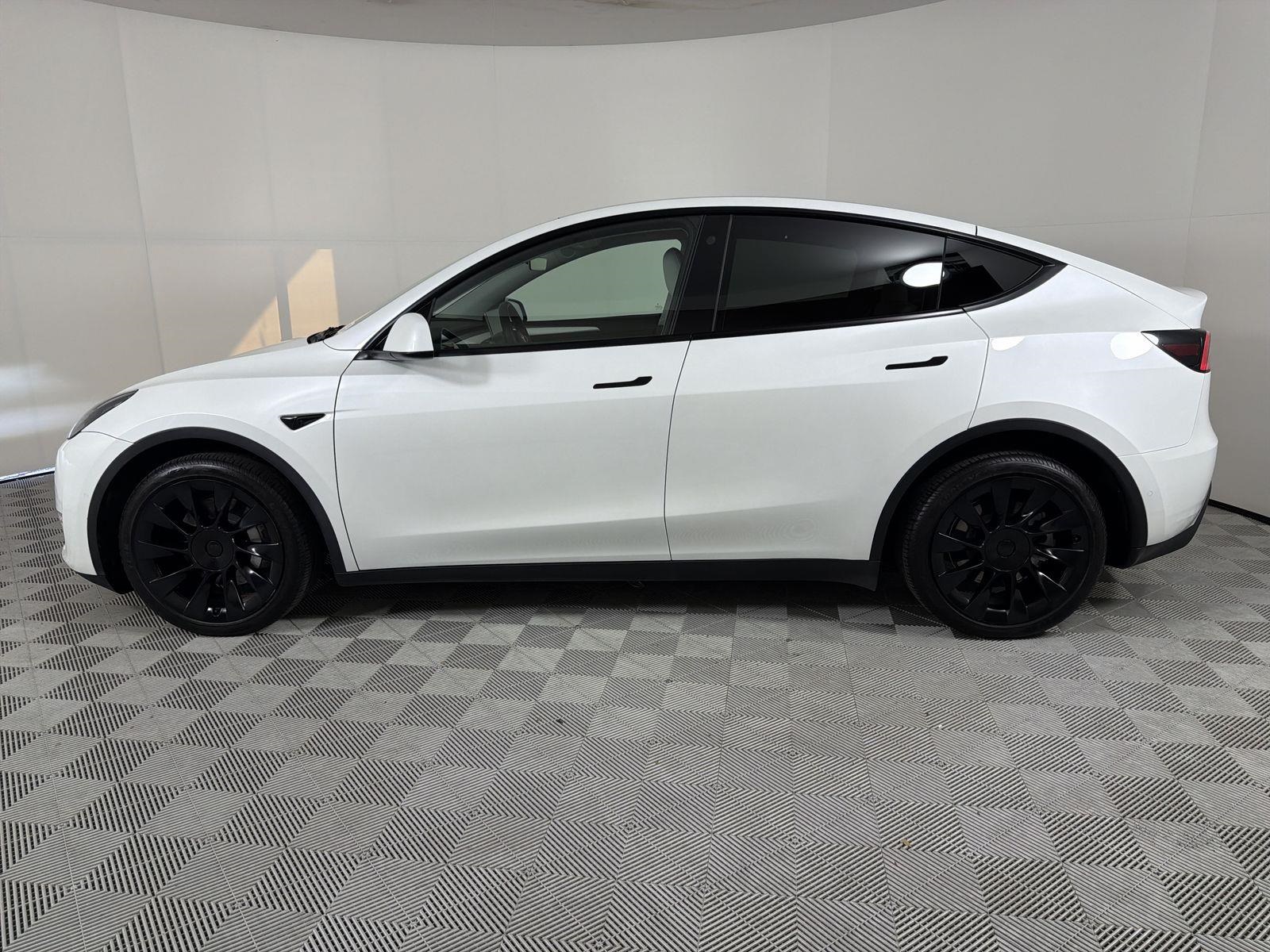 Used 2022 Tesla Model Y Long Range with VIN 7SAYGDEE1NF550121 for sale in Kansas City