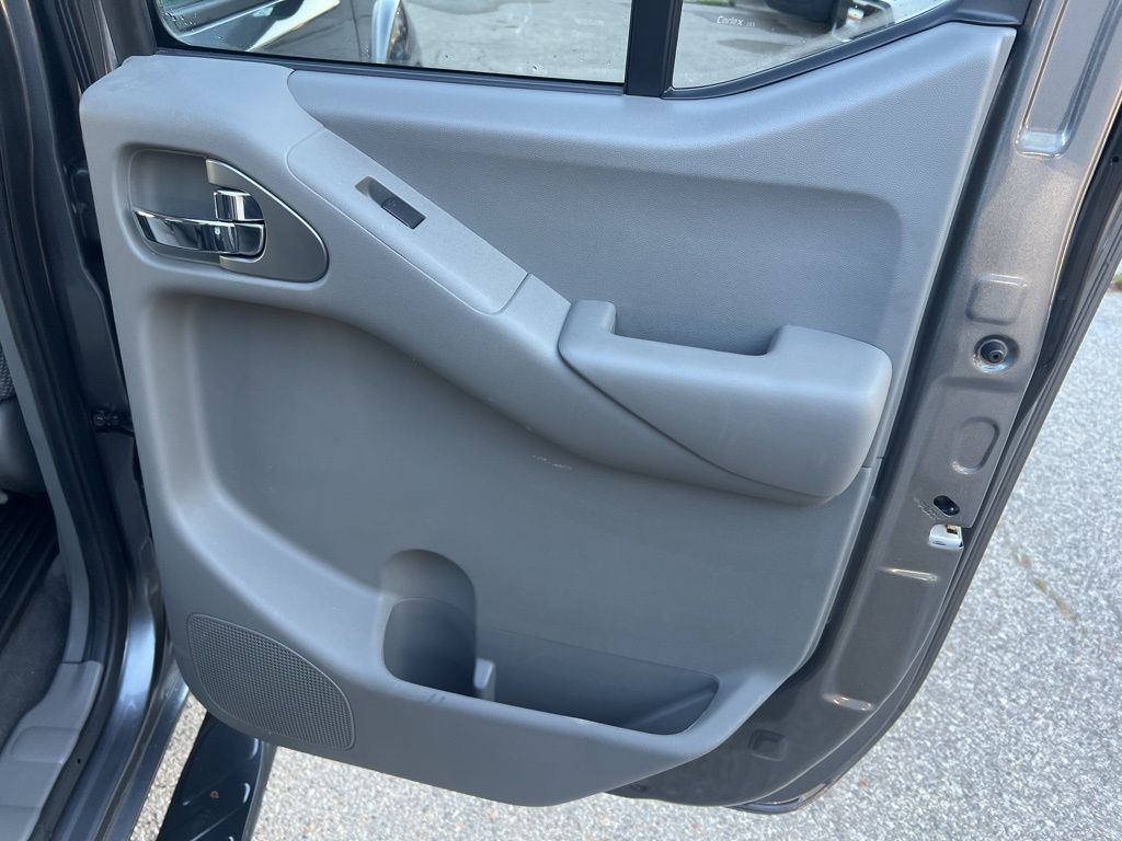 2021 Nissan Frontier Crew Cab photo 11