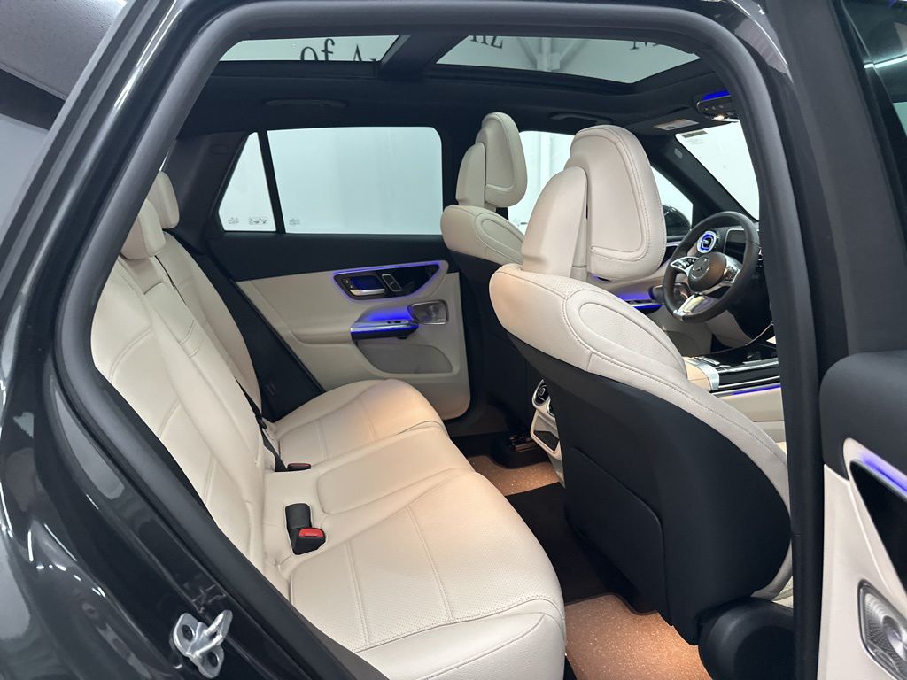 2025 Mercedes Benz GLC 300 photo 19