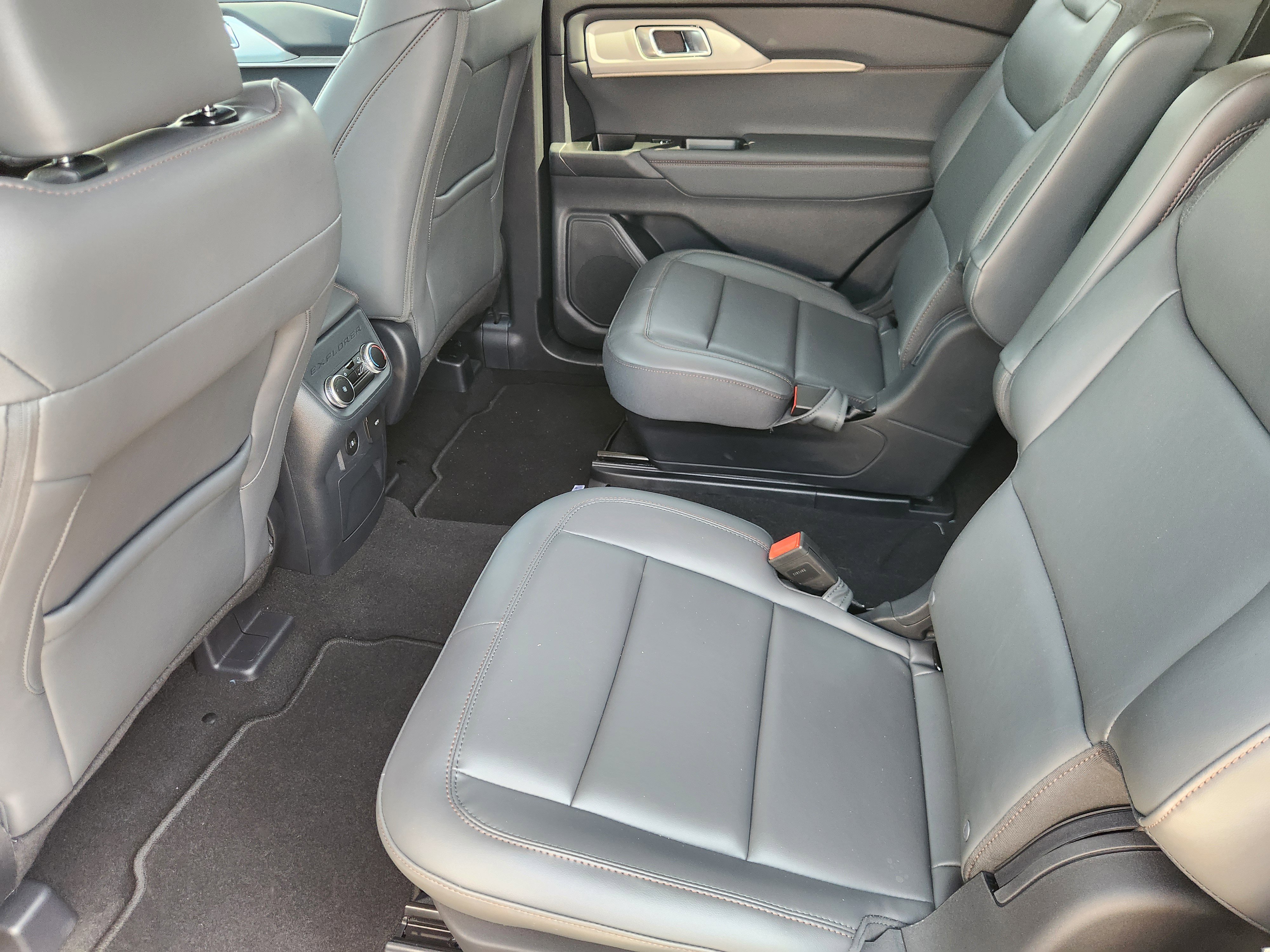 New 2025 Vapor Blue Ford Active image 19