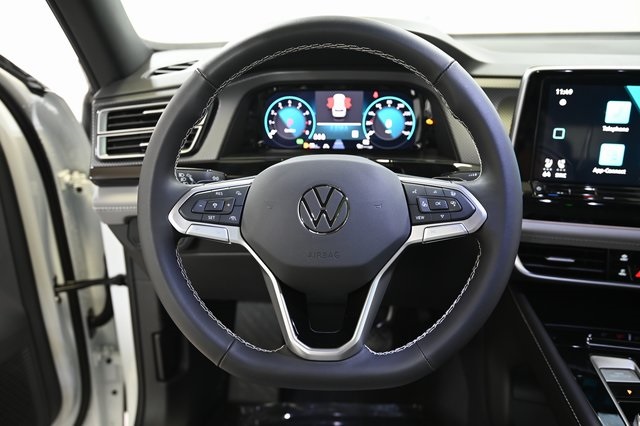2025 Volkswagen Atlas Cross Sport SEL photo 3