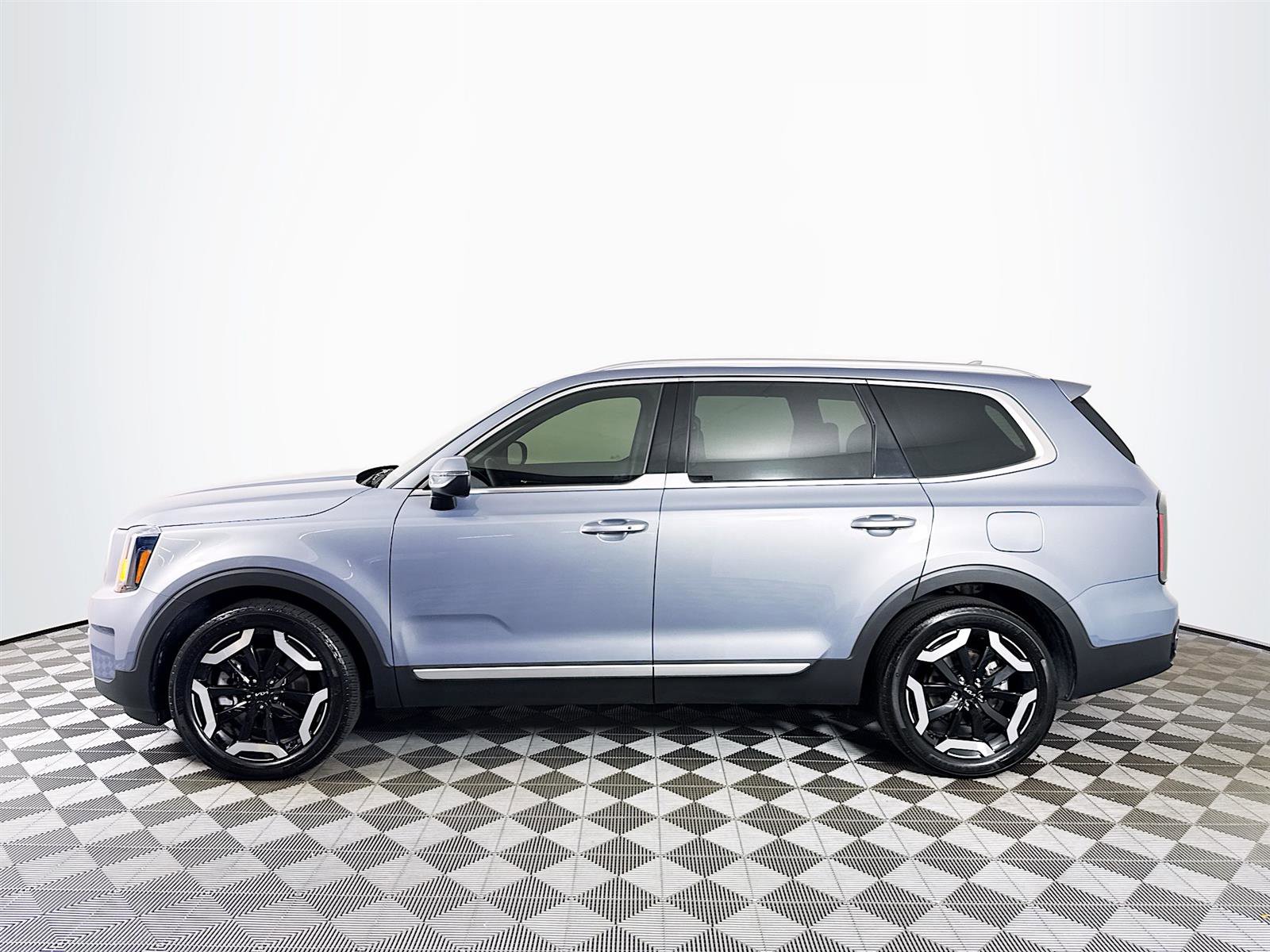 2024 Kia Telluride EX photo 2