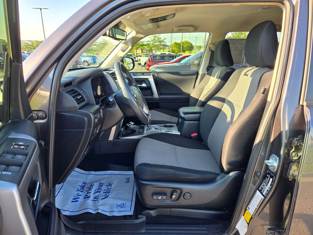 2021 Toyota 4Runner SR5 photo 12
