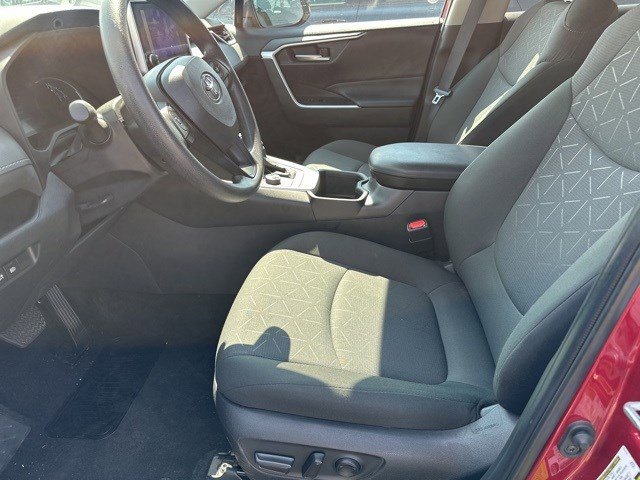 2024 Toyota RAV4 Hybrid XLE photo 8