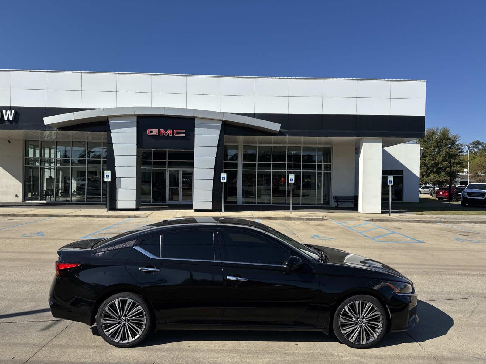 2023 Nissan Altima SL's photo