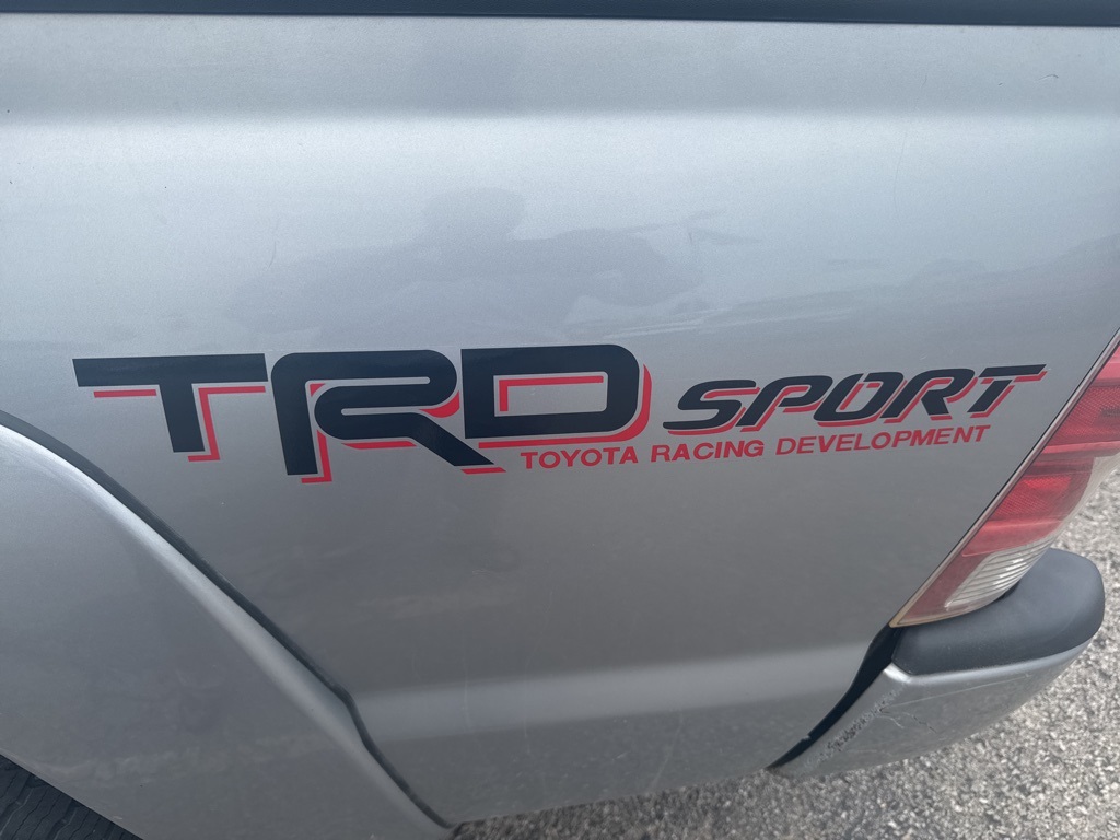 2015 Toyota Tacoma photo 3