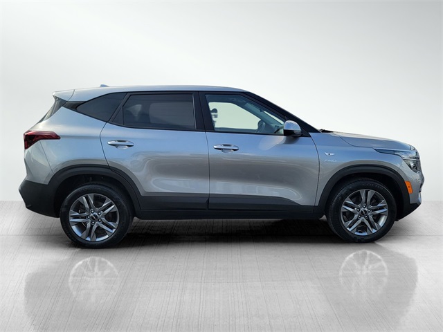 2023 Kia Seltos LX photo 4