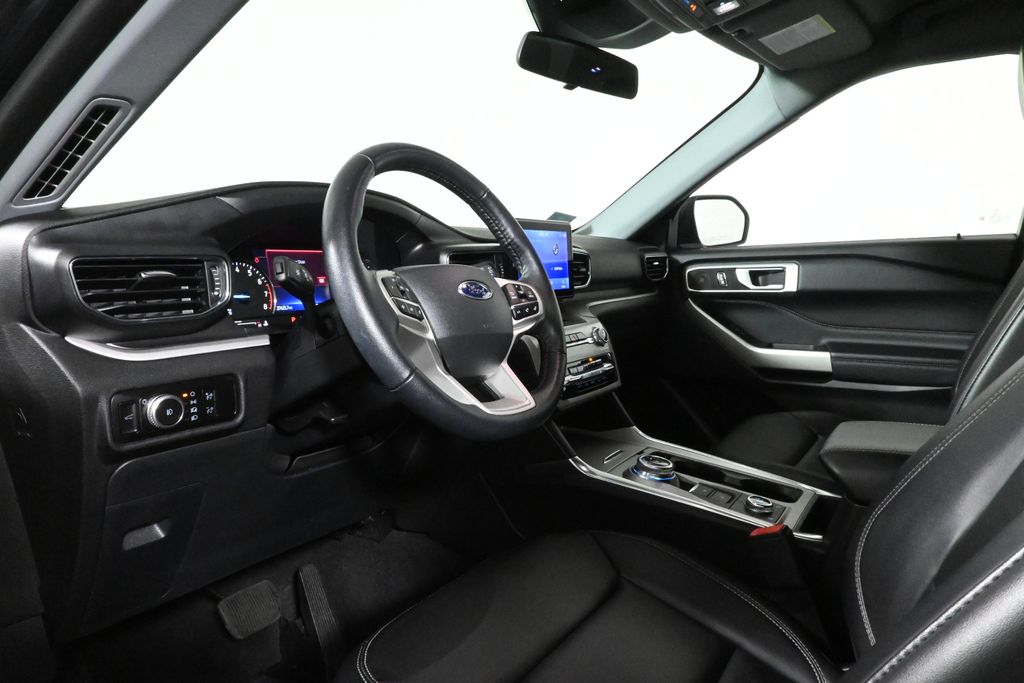 2023 Ford Explorer XLT photo 13