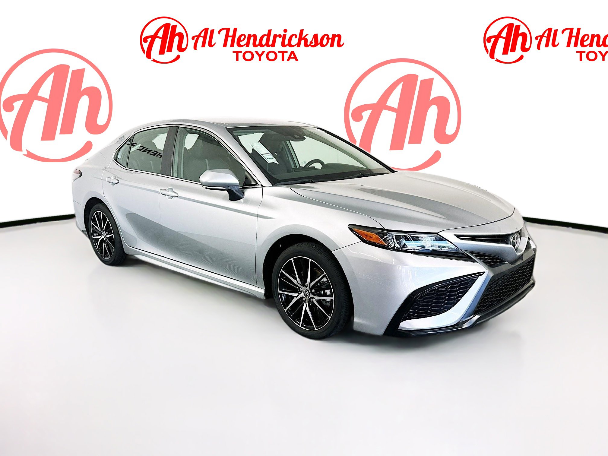 2023 Toyota Camry SE's photo