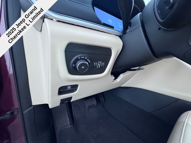 2025 Jeep Grand Cherokee Limited photo 29