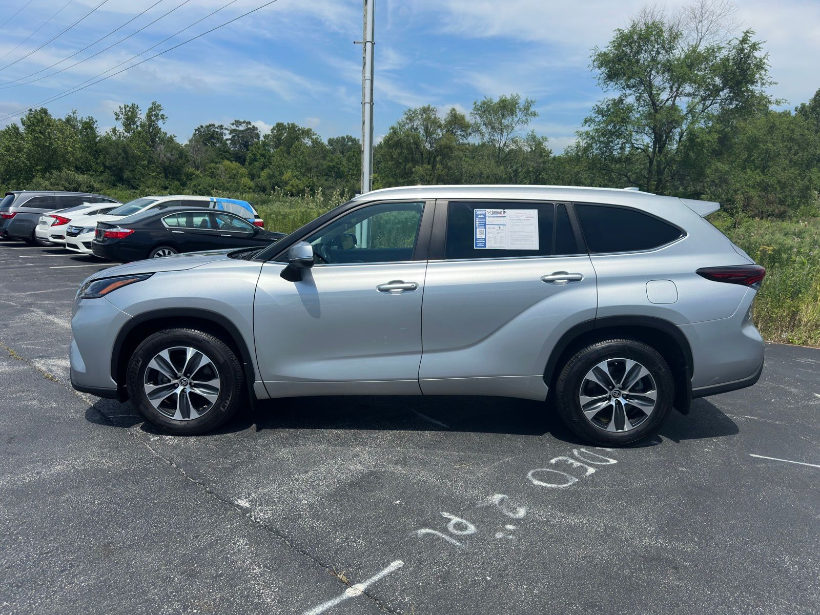 2024 Toyota Highlander XLE photo 3