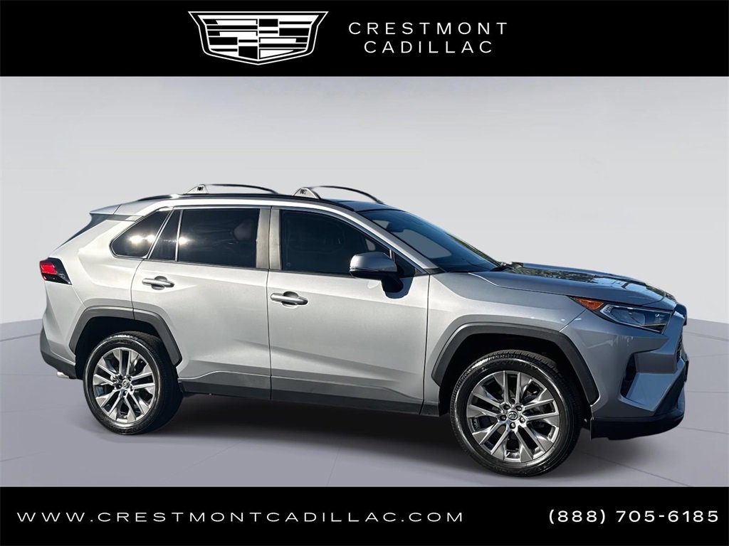 2020 Toyota RAV4 XLE Premium's photo