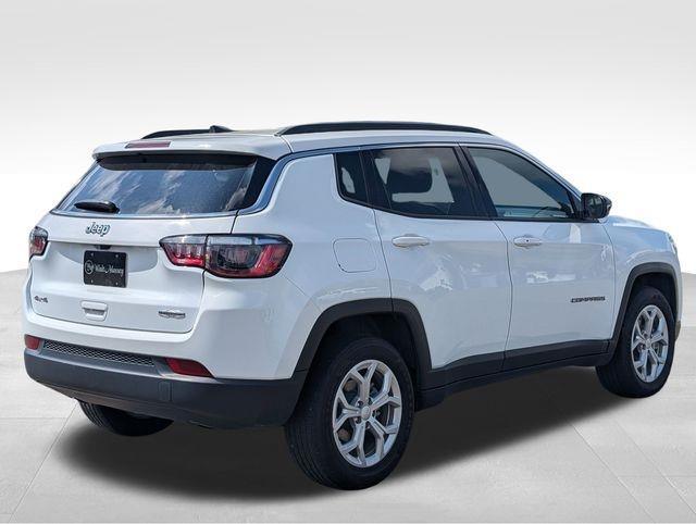 2024 Jeep Compass Latitude photo 5